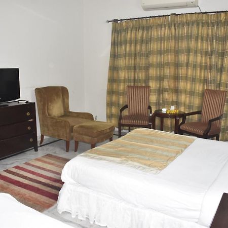 Pyramid International Guest House Islamabad Extérieur photo