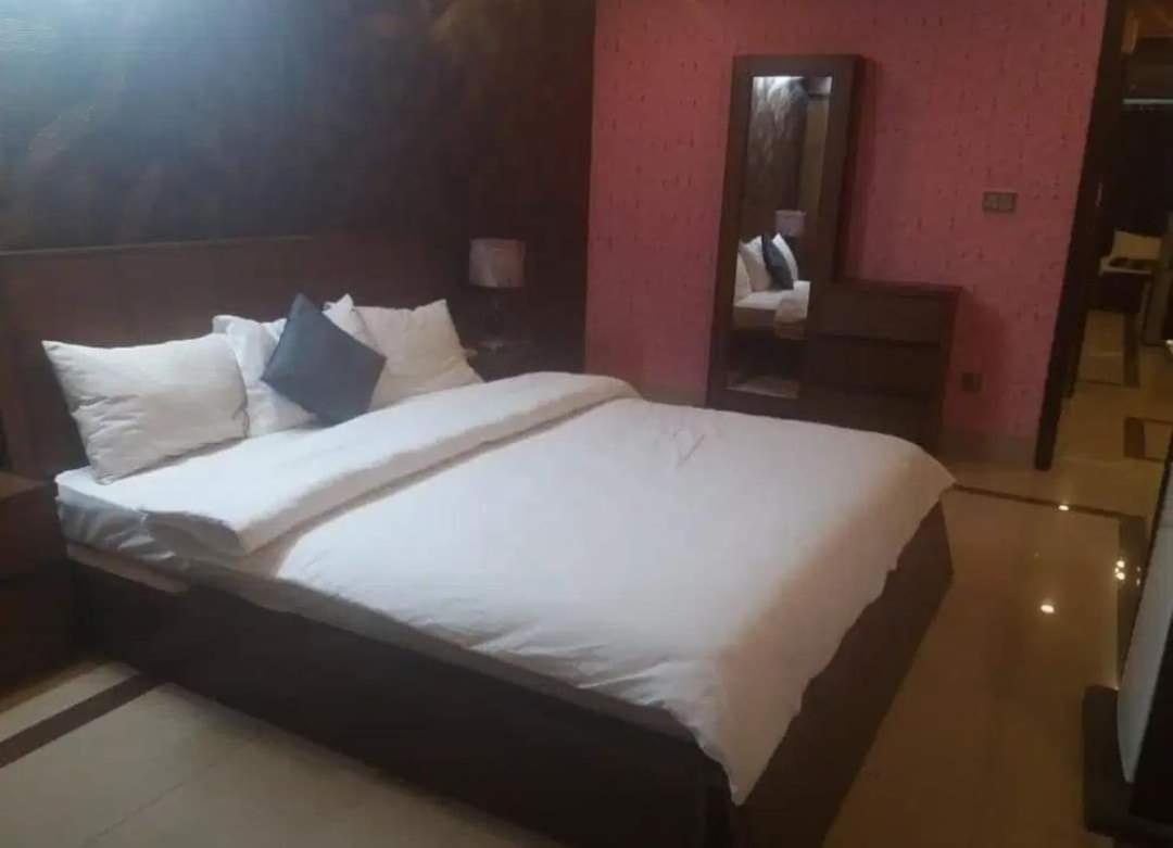 Pyramid International Guest House Islamabad Extérieur photo
