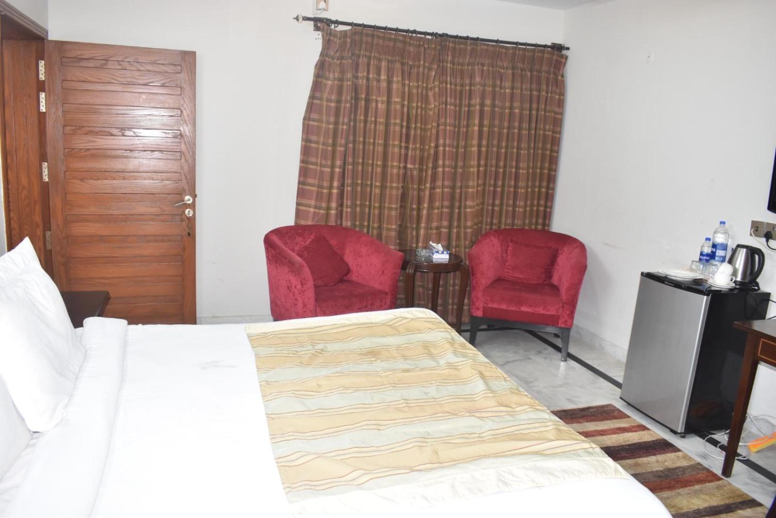 Pyramid International Guest House Islamabad Extérieur photo