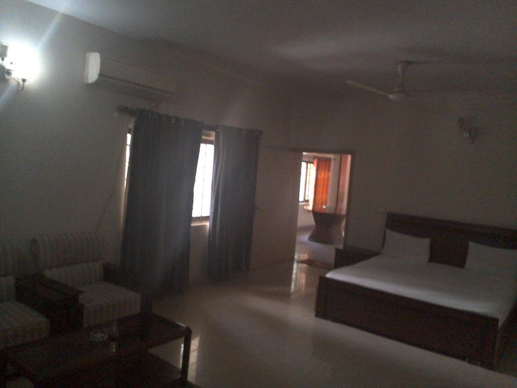 Pyramid International Guest House Islamabad Extérieur photo
