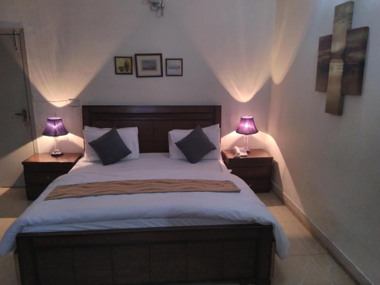 Pyramid International Guest House Islamabad Extérieur photo